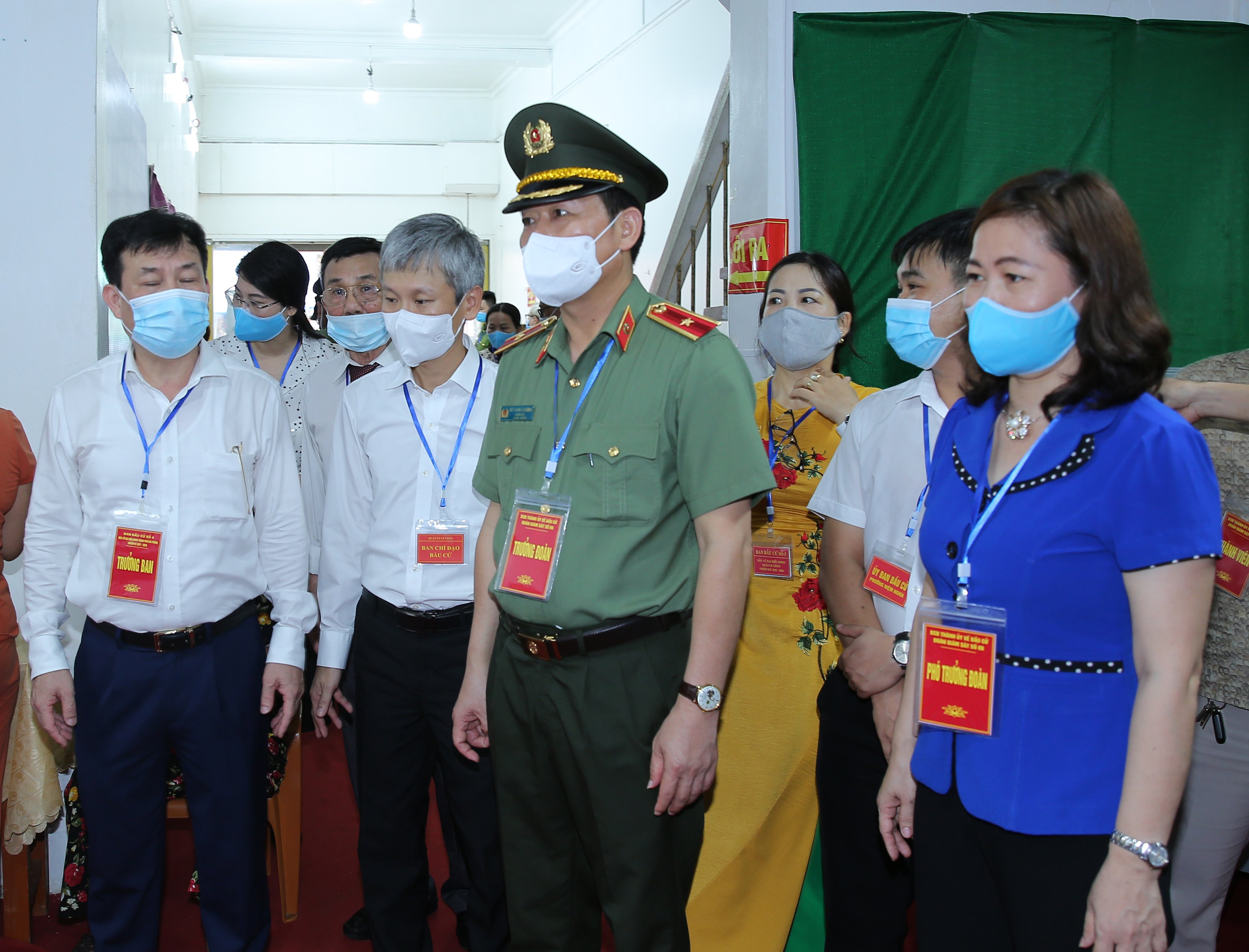 Thiếu tướng Vũ Thanh Chương, Ủy viên Ban Thường vụ Thành ủy, Giám đốc Công an thành phố kiểm tra, giám sát công tác bầu cử tại quận Lê Chân